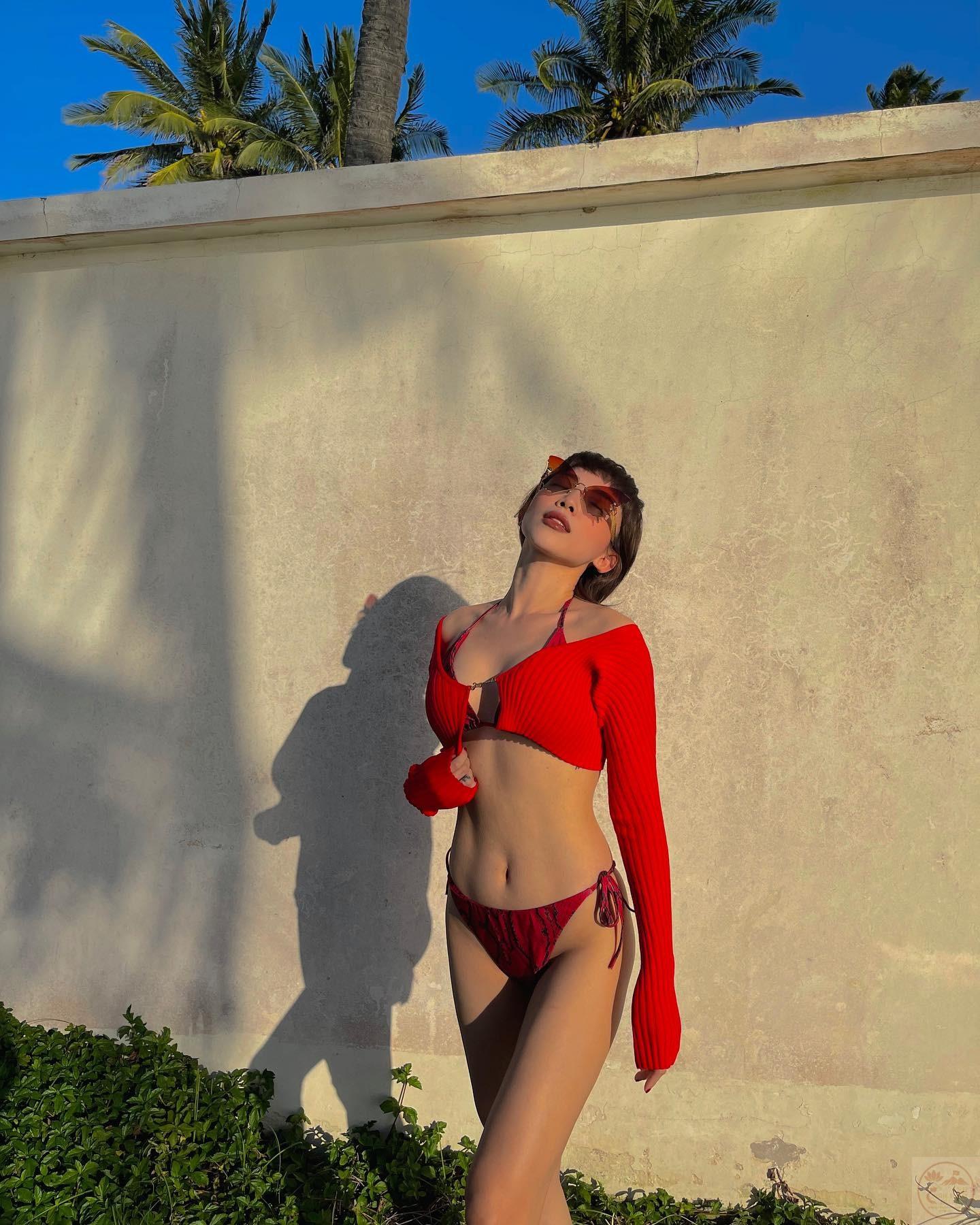 Tóc Tiên bikini 10